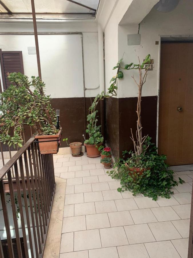 Palazzo Dei Tabacchi Apartment Бари Екстериор снимка